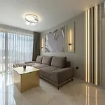 Sunset Terrace 아파트